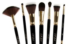 LA Girl Cosmetics PRO.brush