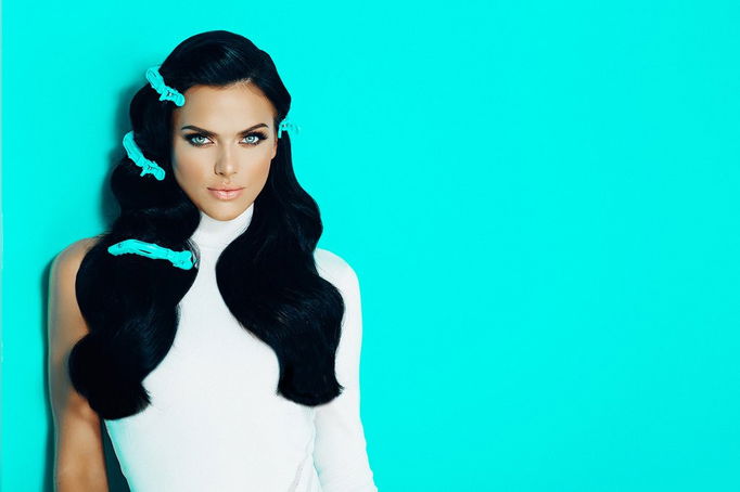 Leyla Milani Gator Clips