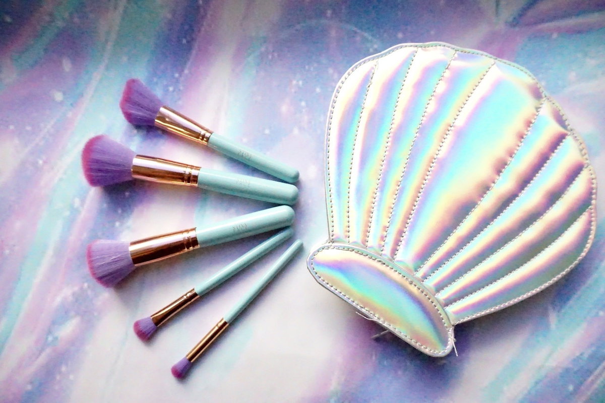 StinaFace Mermaid Clam Brush Set-image4 StinaFace Mermaid Clam Brush Set-image4