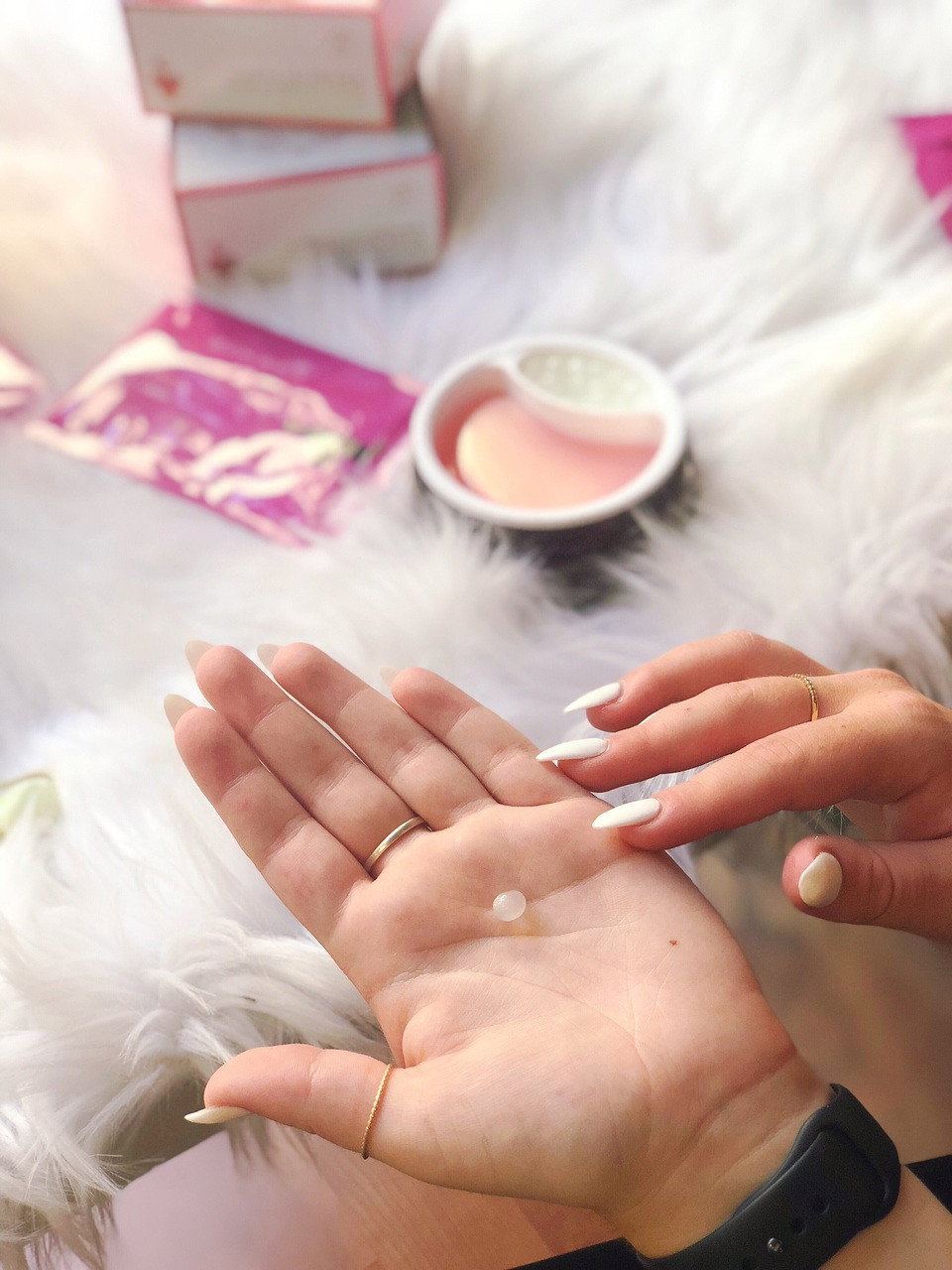 Mishe Capsule Eye Cream & Wine Hydrogel Patch-image8
